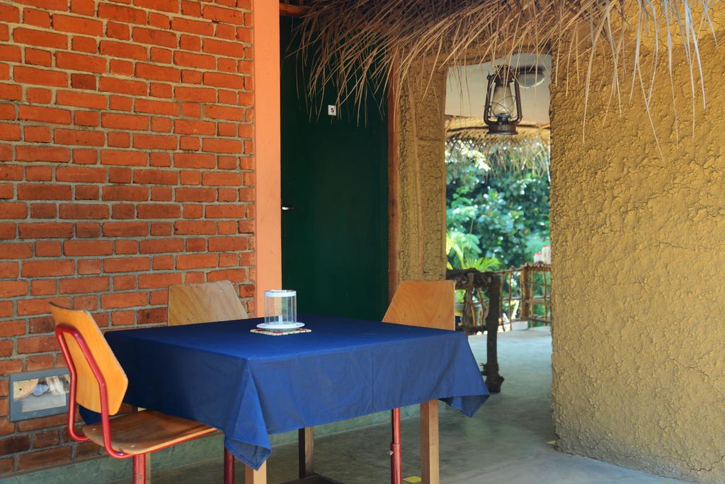 Jungle Beach Hostel Унаватуна Екстер'єр фото